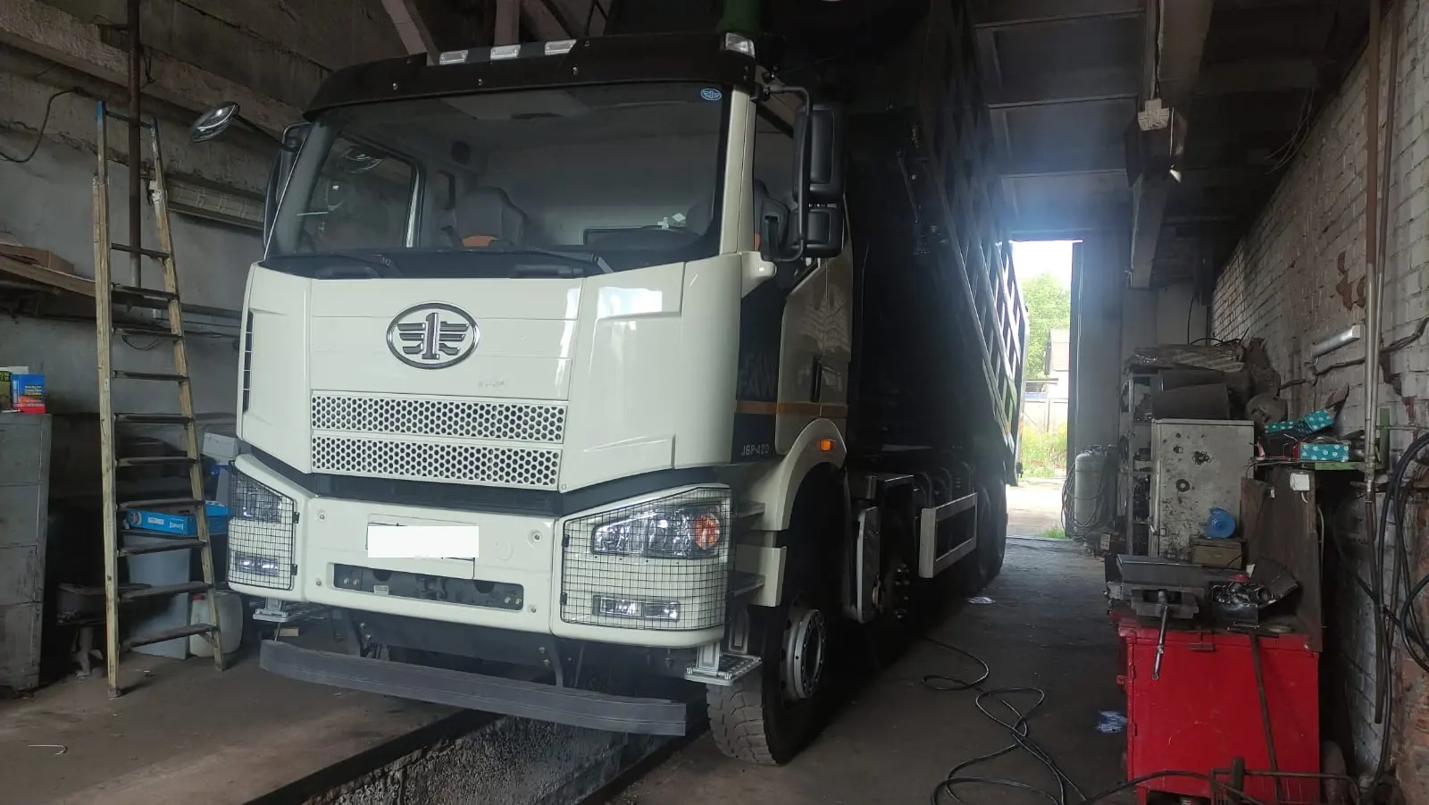 Пример установки на Самосвал FAW