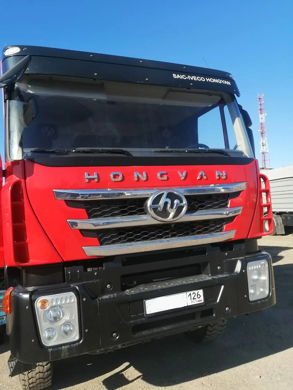 Пример установки на тягач Hongyan Genlyon